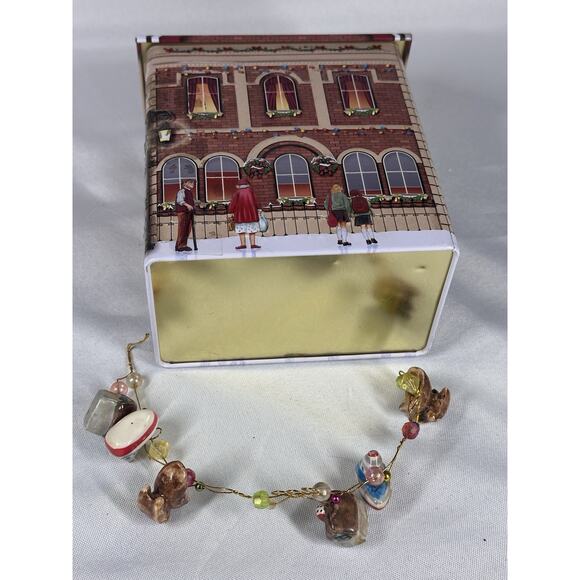 Harry London Town Hall Tin Christmas Village Holiday Winter Brick House/Garland - Picture 9 of 9